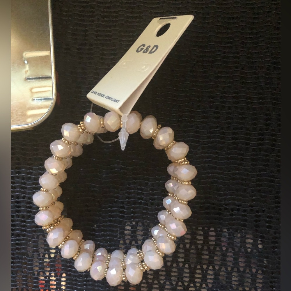 G & D Pale Peach Austrian Crystal Stretch Bracelet-638  $15 or $12 w/offer